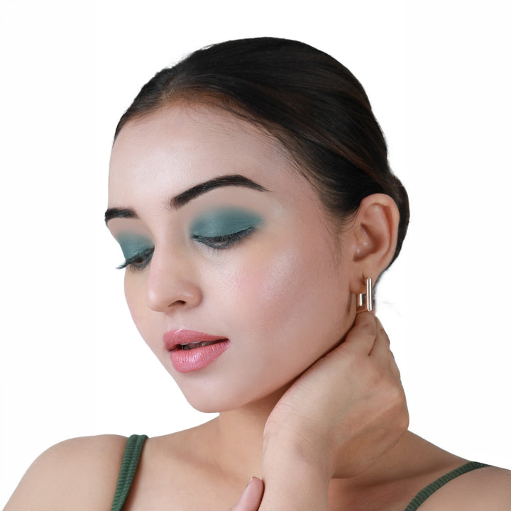 Velvet Liquid Eyeshadow | Rich Pigment & Smooth Application | Long-Lasting, Crease-Resistant & Buildable Formula | Nourishing, Lightweight & Smudge-Free Wear
